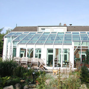 Ob Büros, Geschäfte oder Privathaushalte – mit unseren umfassenden Leistungen in der Gebäudereinigung sagen wir dem Schmutz den Kampf an! Ob Büros, Geschäfte oder Privathaushalte – mit unseren umfassenden Leistungen in der Gebäudereinigung sagen wir dem Schmutz den Kampf an!