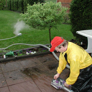 Mit Hochdruck gegen hartnäckige Verschmutzungen! Unsere Hochdruckreinigung kommt bei Terrassen, Wintergärten, Lagerhallen und Co. zum Einsatz. Mit Hochdruck gegen hartnäckige Verschmutzungen! Unsere Hochdruckreinigung kommt bei Terrassen, Wintergärten, Lagerhallen und Co. zum Einsatz.