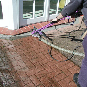 Mit Hochdruck gegen hartnäckige Verschmutzungen! Unsere Hochdruckreinigung kommt bei Terrassen, Wintergärten, Lagerhallen und Co. zum Einsatz. Mit Hochdruck gegen hartnäckige Verschmutzungen! Unsere Hochdruckreinigung kommt bei Terrassen, Wintergärten, Lagerhallen und Co. zum Einsatz.