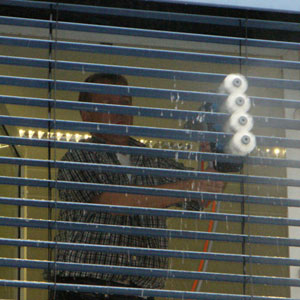 Sie wollen Ihre Jalousien oder Ihren Sonnenschutz reinigen lassen? Dann wenden Sie sich für eine fachgerechte und zuverlässige Reinigung an uns!