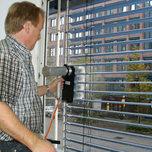 Sie wollen Ihre Jalousien oder Ihren Sonnenschutz reinigen lassen? Dann wenden Sie sich für eine fachgerechte und zuverlässige Reinigung an uns!