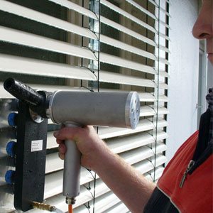 Sie wollen Ihre Jalousien oder Ihren Sonnenschutz reinigen lassen? Dann wenden Sie sich für eine fachgerechte und zuverlässige Reinigung an uns!